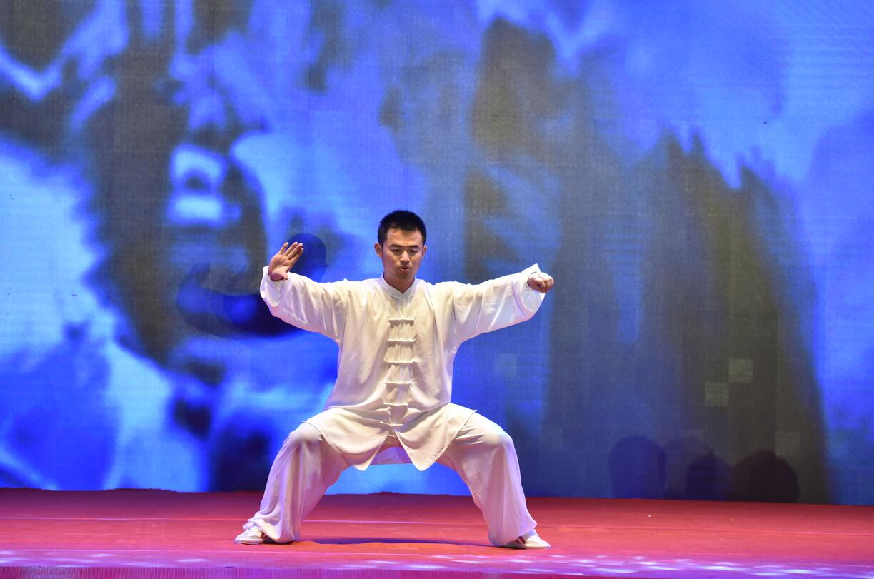 华人策略最新地址